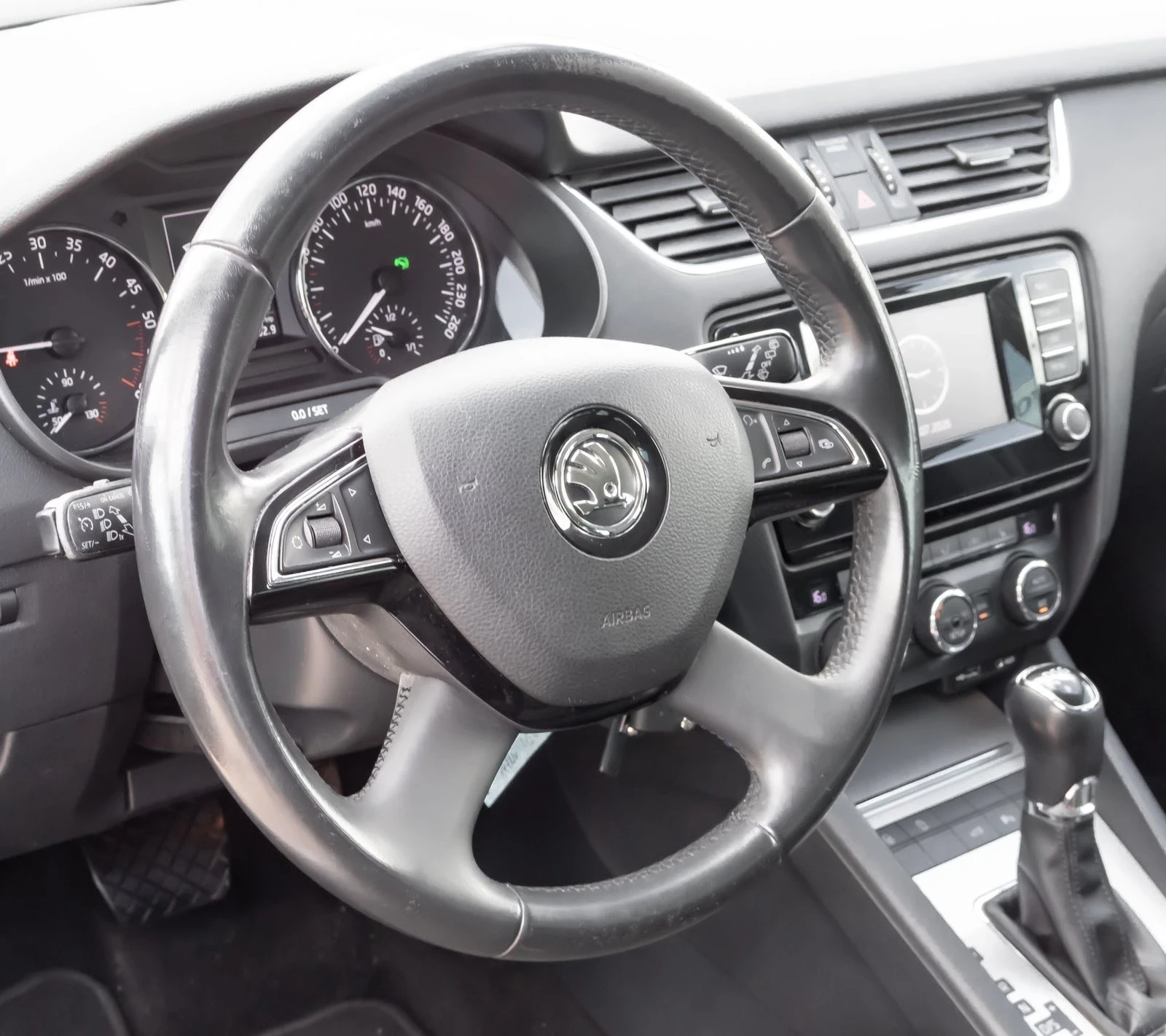 Skoda Octavia, снимка 13 - Автомобили и джипове - 55449603