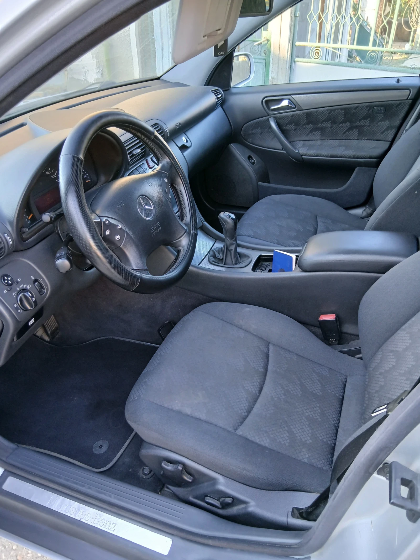 Mercedes-Benz C 220, снимка 5 - Автомобили и джипове - 56390534