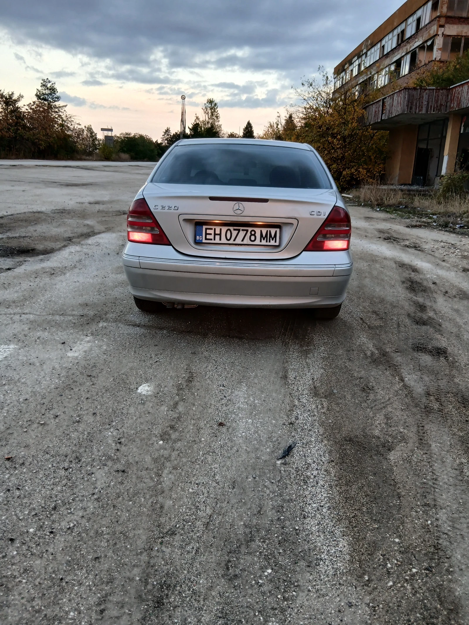 Mercedes-Benz C 220, снимка 2 - Автомобили и джипове - 56390534
