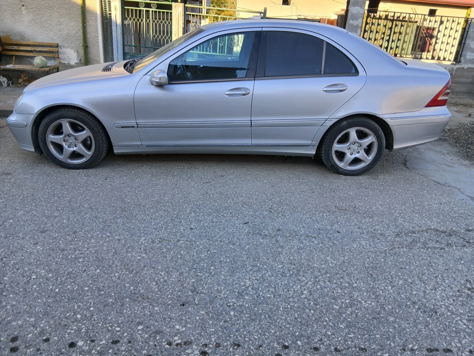 Mercedes-Benz C 220, снимка 4 - Автомобили и джипове - 56390534