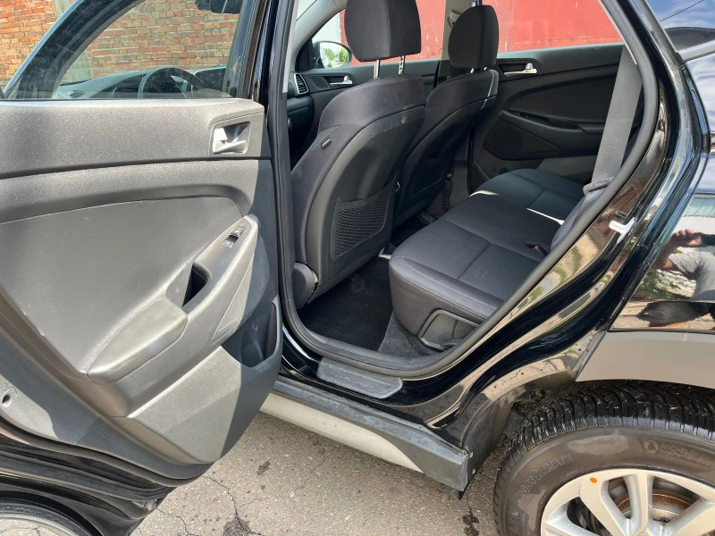 Hyundai Tucson 2.0GDI, снимка 12 - Автомобили и джипове - 48160658