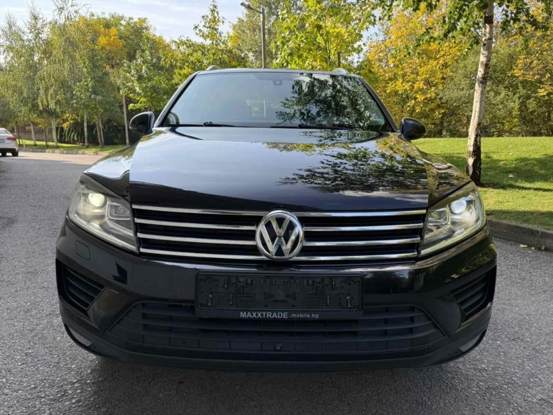 VW Touareg 3.0TDI / FACE / ПОДГРЕВ , снимка 2 - Автомобили и джипове - 52120057