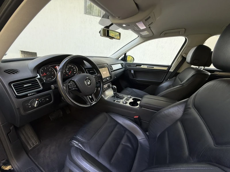 VW Touareg 3.0TDI / FACE / ПОДГРЕВ , снимка 9 - Автомобили и джипове - 52120057