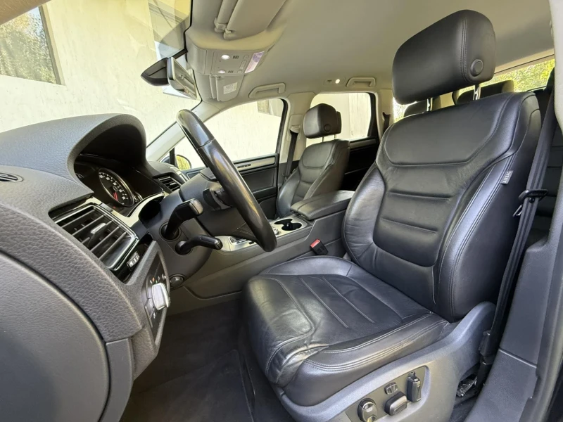 VW Touareg 3.0TDI / FACE / ПОДГРЕВ , снимка 10 - Автомобили и джипове - 52120057