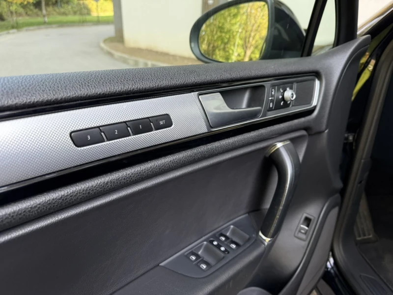 VW Touareg 3.0TDI / FACE / ПОДГРЕВ , снимка 14 - Автомобили и джипове - 52120057
