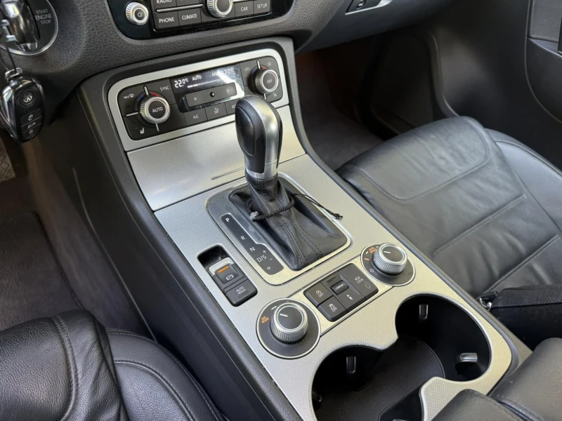 VW Touareg 3.0TDI / FACE / ПОДГРЕВ , снимка 15 - Автомобили и джипове - 52120057
