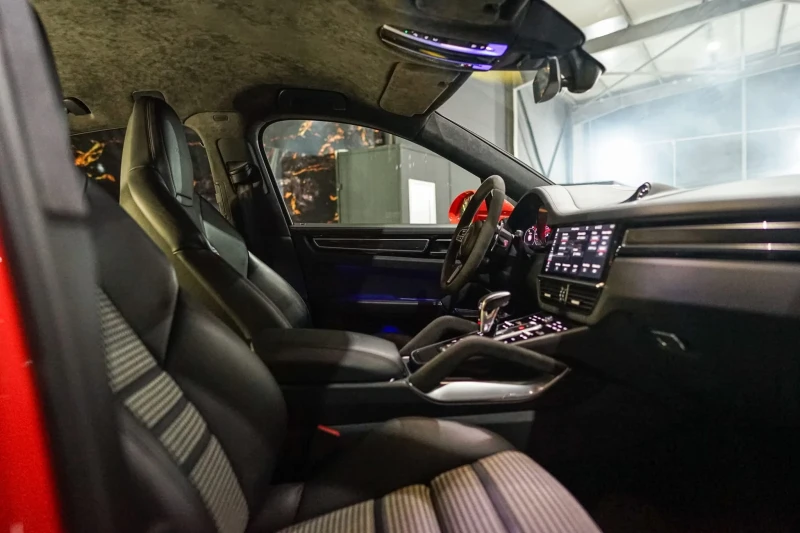 Porsche Cayenne 4.0 V8 COUPE TURBO GT FULL CARBON ЛИЗИНГ 100%, снимка 14 - Автомобили и джипове - 52704614