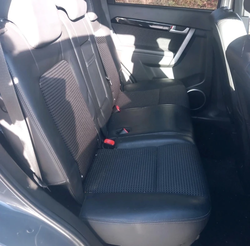 Chevrolet Captiva 2.4, снимка 9 - Автомобили и джипове - 53375095