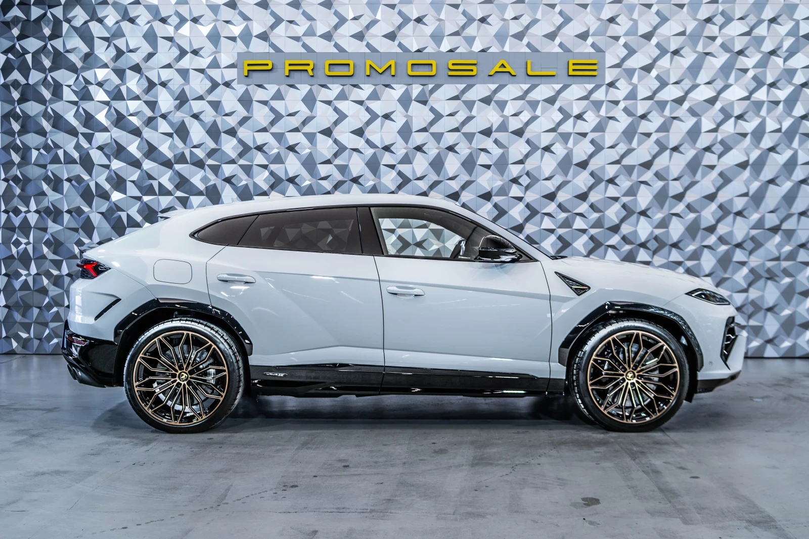 Lamborghini Urus SE* B&O* Pano* Ceramic, снимка 6 - Автомобили и джипове - 54526446