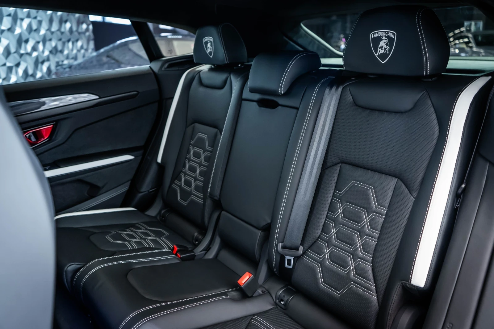 Lamborghini Urus SE* B&O* Pano* Ceramic, снимка 11 - Автомобили и джипове - 54526446