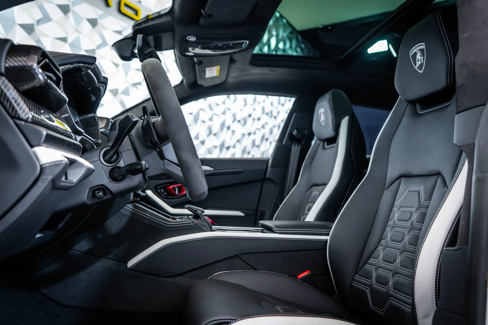 Lamborghini Urus SE* B&O* Pano* Ceramic, снимка 9 - Автомобили и джипове - 54526446