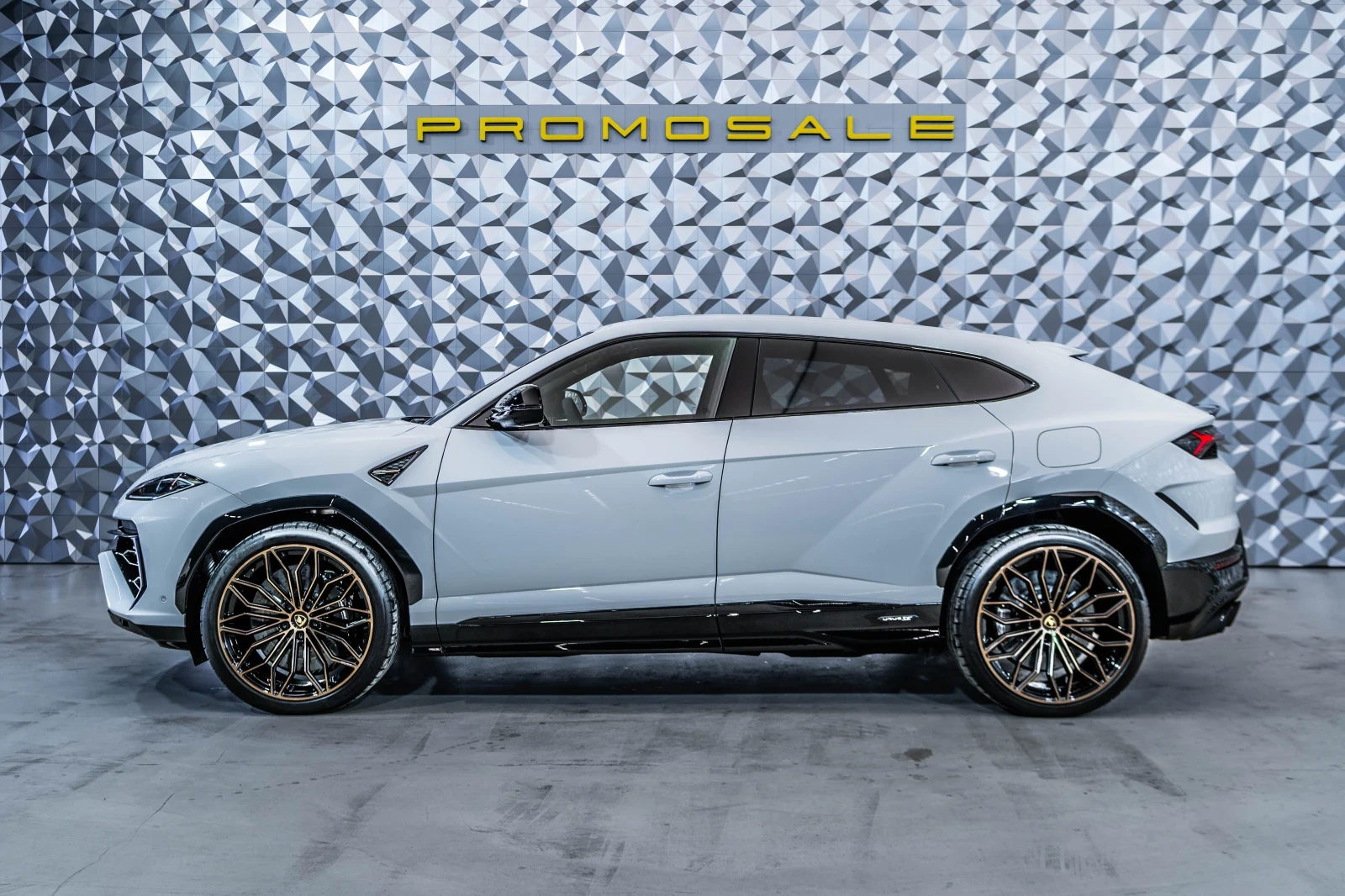 Lamborghini Urus SE* B&O* Pano* Ceramic, снимка 3 - Автомобили и джипове - 54526446