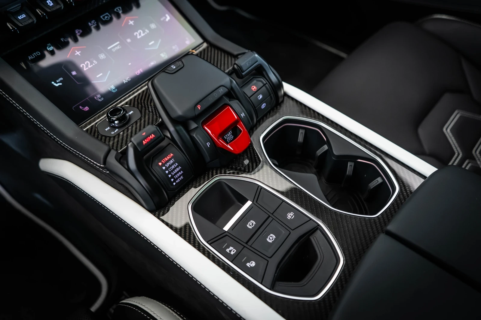 Lamborghini Urus SE* B&O* Pano* Ceramic, снимка 16 - Автомобили и джипове - 54526446