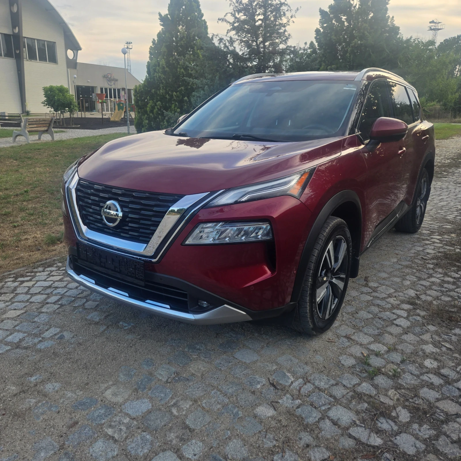 Nissan X-trail Rogue, 2.5L AWD, PLATINUM , снимка 3 - Автомобили и джипове - 54858250
