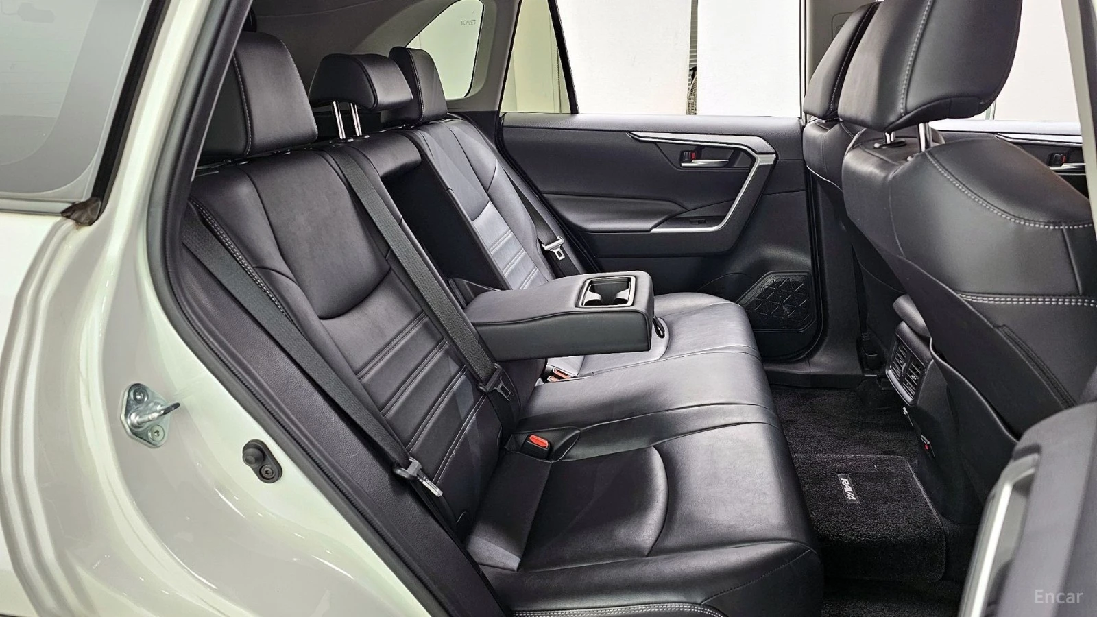Toyota Rav4 * ПАНО* KEYLESS* Camera* ПОДГРЕВ* LED* , снимка 11 - Автомобили и джипове - 55625347
