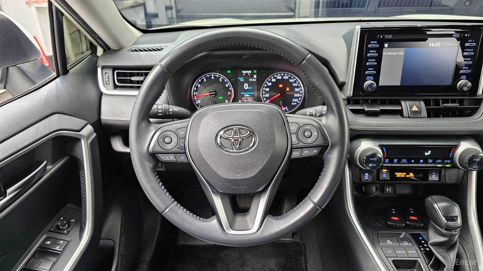 Toyota Rav4 * ПАНО* KEYLESS* Camera* ПОДГРЕВ* LED* , снимка 13 - Автомобили и джипове - 55625347
