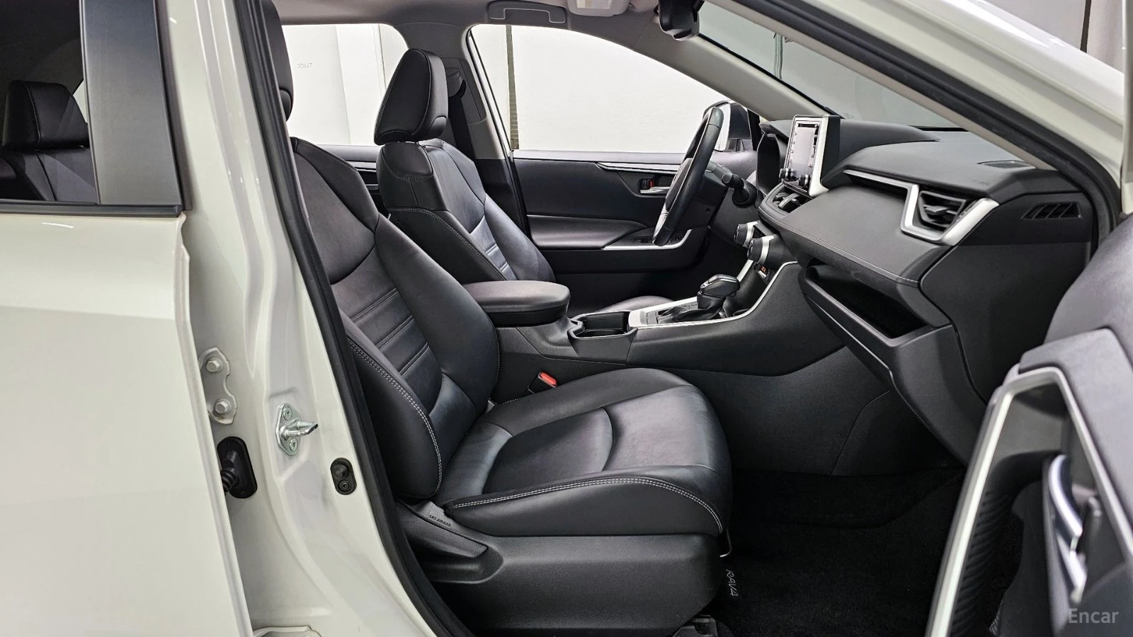 Toyota Rav4 * ПАНО* KEYLESS* Camera* ПОДГРЕВ* LED* , снимка 10 - Автомобили и джипове - 55625347
