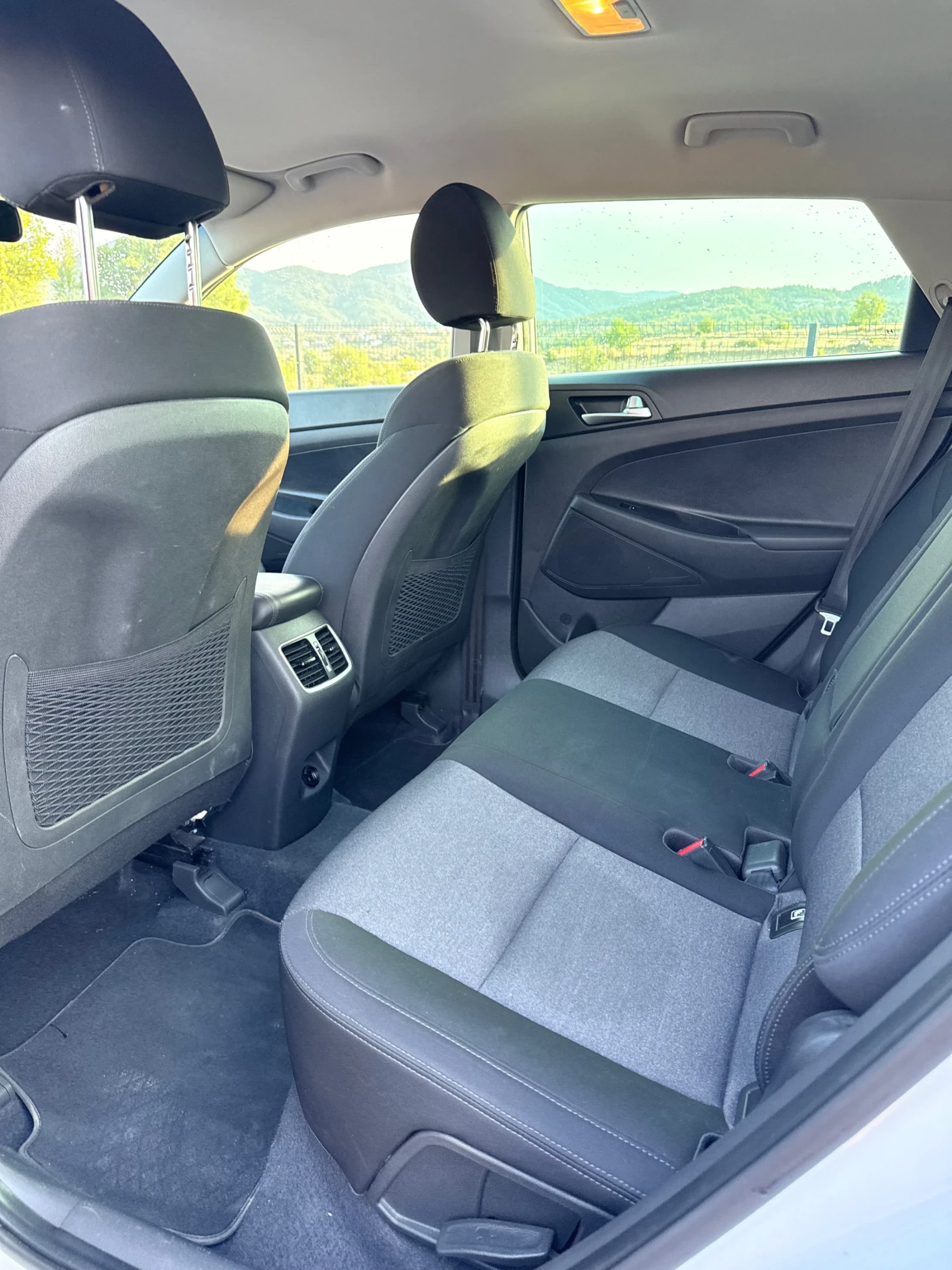 Hyundai Tucson 1.6CRDI, снимка 7 - Автомобили и джипове - 55974408