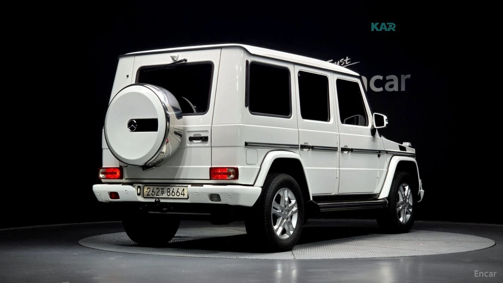 Mercedes-Benz G 350 BlueTEC* КОЖА* НАВИ* ОБДУХВ* ПАНО* КАМЕРА, снимка 2 - Автомобили и джипове - 56011746