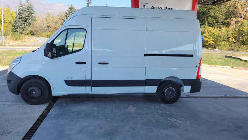 Renault Master 2.3 125кс, снимка 2 - Бусове и автобуси - 47716107