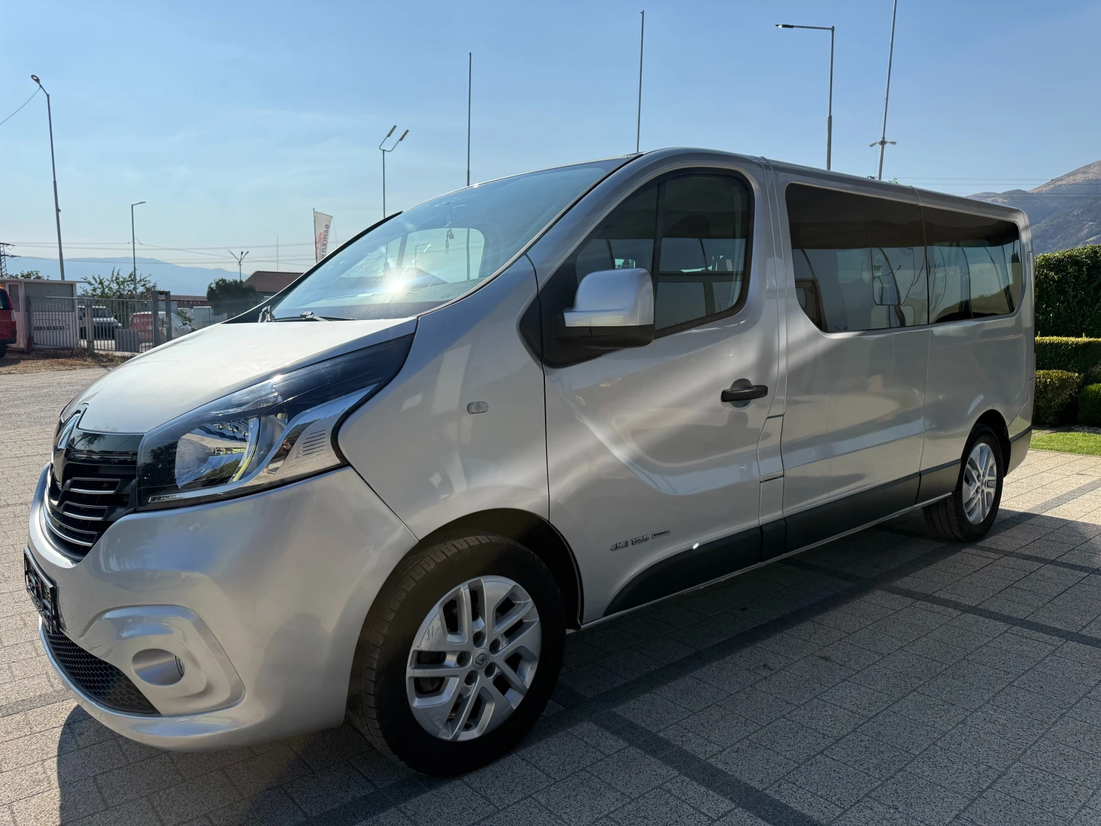 Renault Trafic 125dCI 9-местен 2x Клима Long  Euro 6B , снимка 4 - Бусове и автобуси - 55752733
