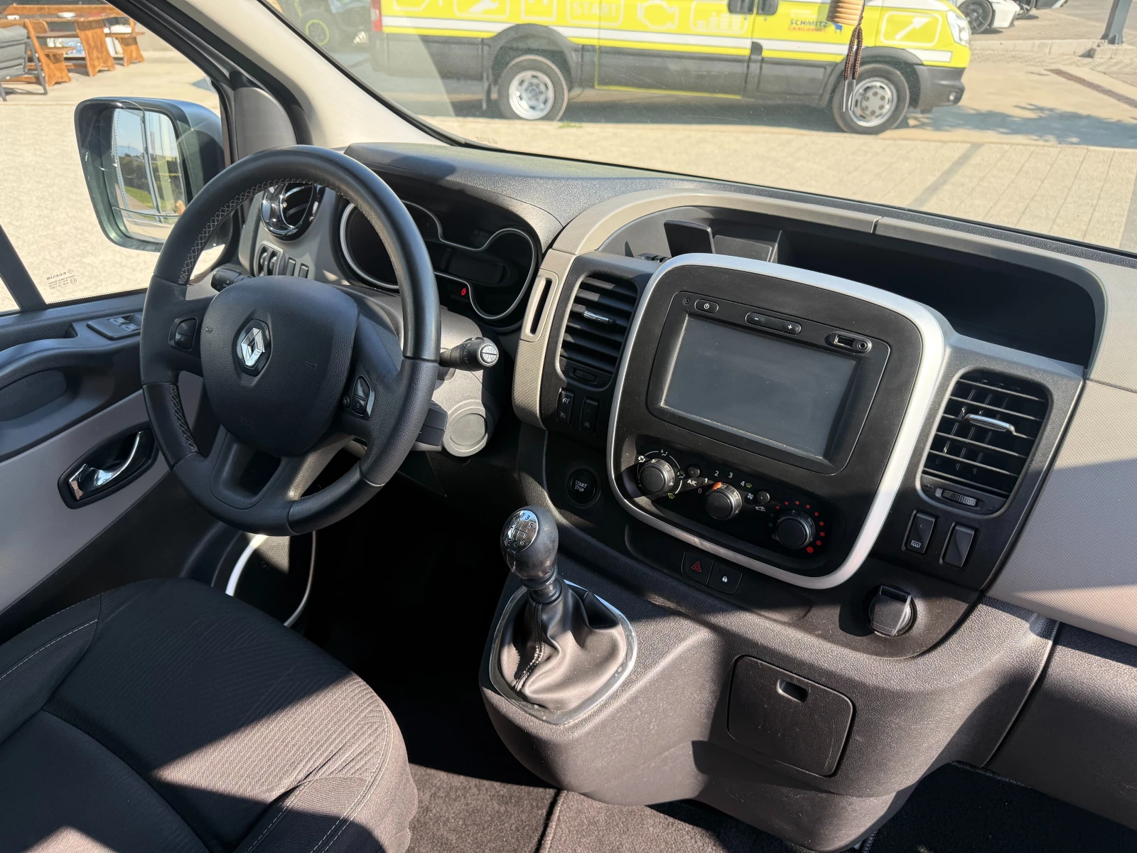 Renault Trafic 125dCI 9-местен 2x Клима Long  Euro 6B , снимка 9 - Бусове и автобуси - 55752733