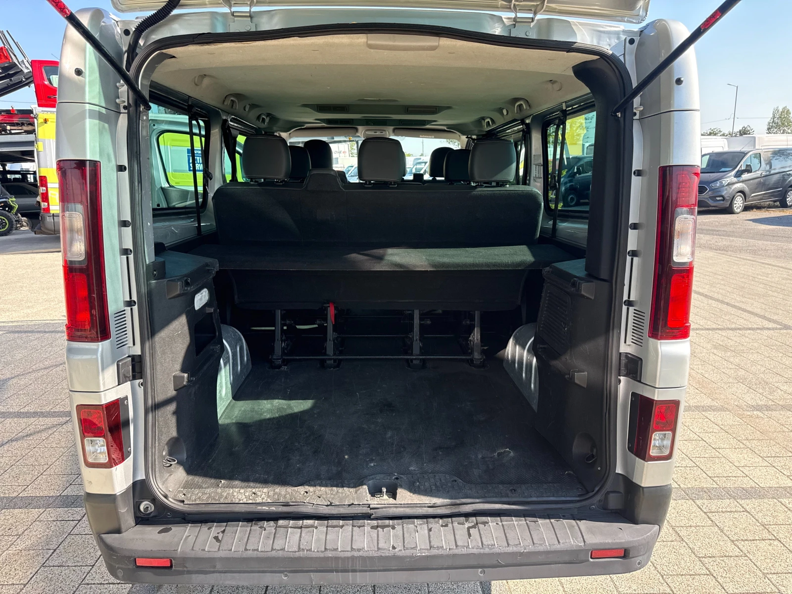 Renault Trafic 125dCI 9-местен 2x Клима Long  Euro 6B , снимка 17 - Бусове и автобуси - 55752733