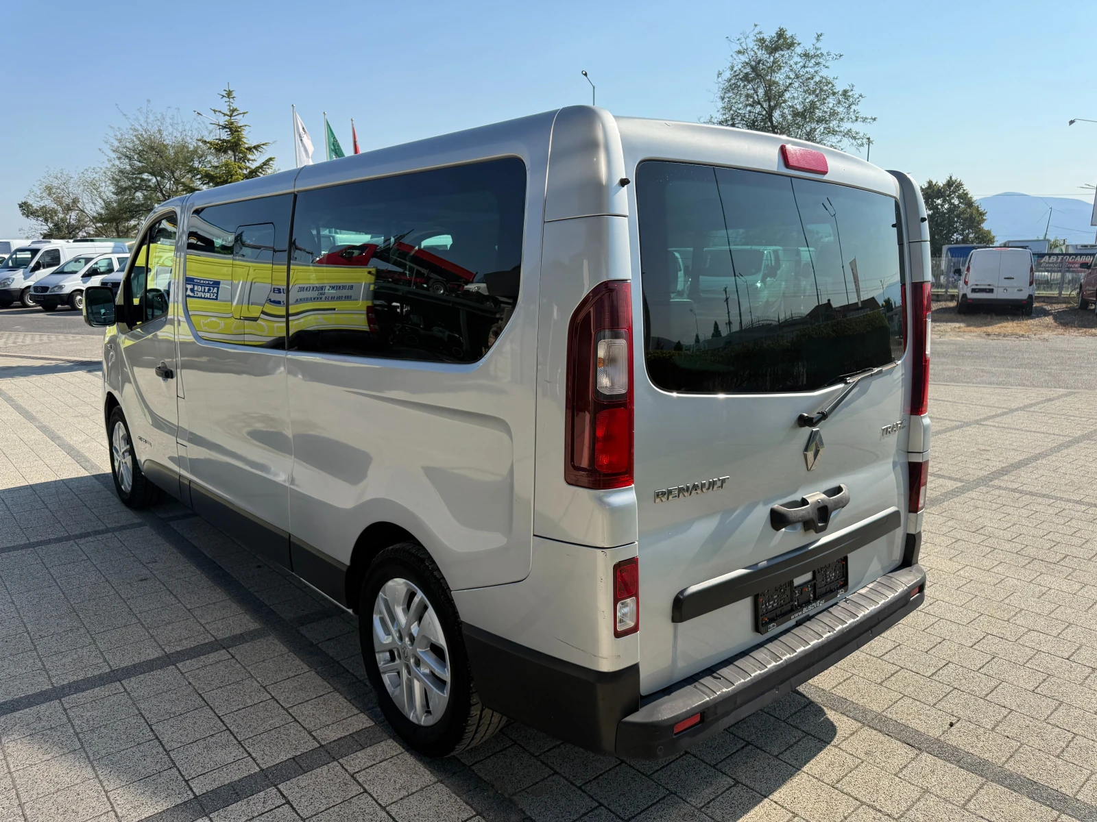 Renault Trafic 125dCI 9-местен 2x Клима Long  Euro 6B , снимка 6 - Бусове и автобуси - 55752733