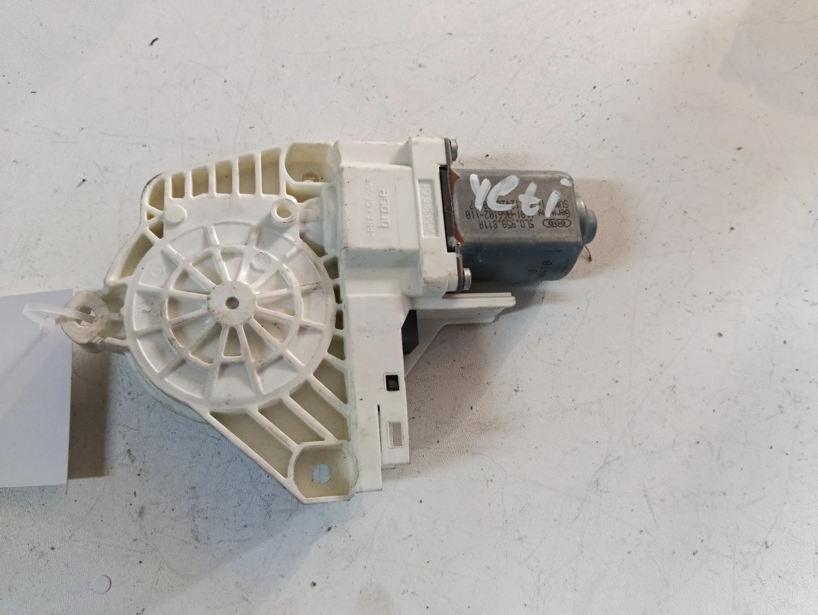 ел.машинка за задно ляво  5L0959811A Skoda Yeti
