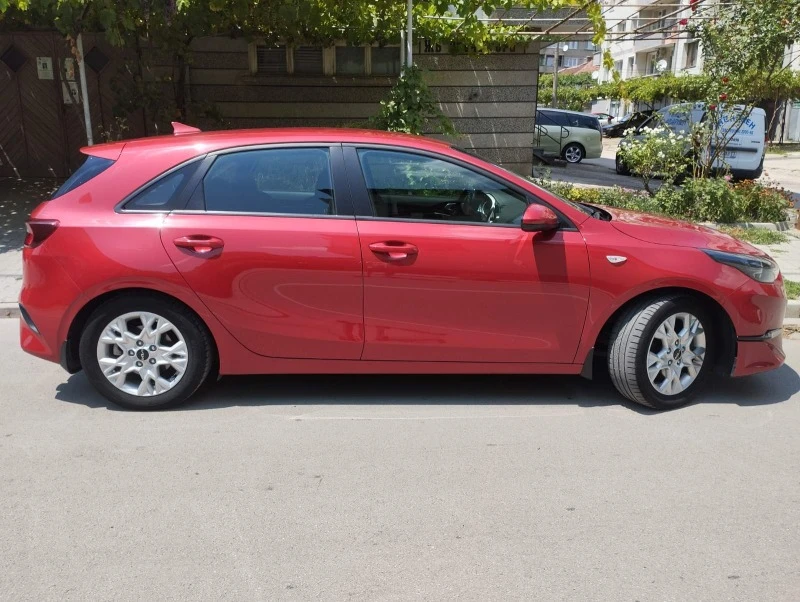 Kia Ceed, снимка 7 - Автомобили и джипове - 47311537