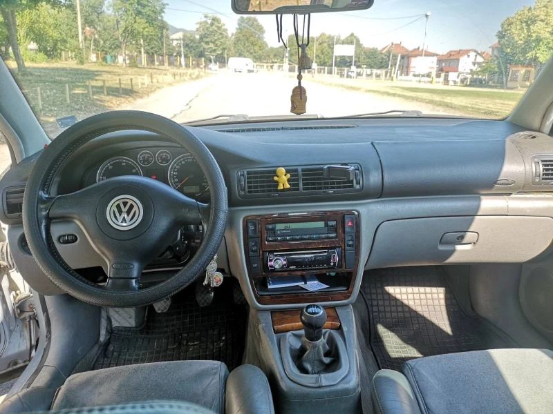 VW Passat 1.9 TDI, снимка 5 - Автомобили и джипове - 47184798