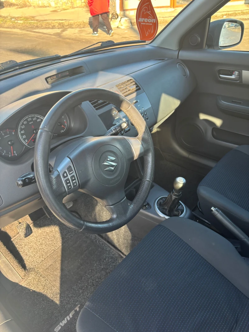 Suzuki Swift 1.3, снимка 9 - Автомобили и джипове - 48615542