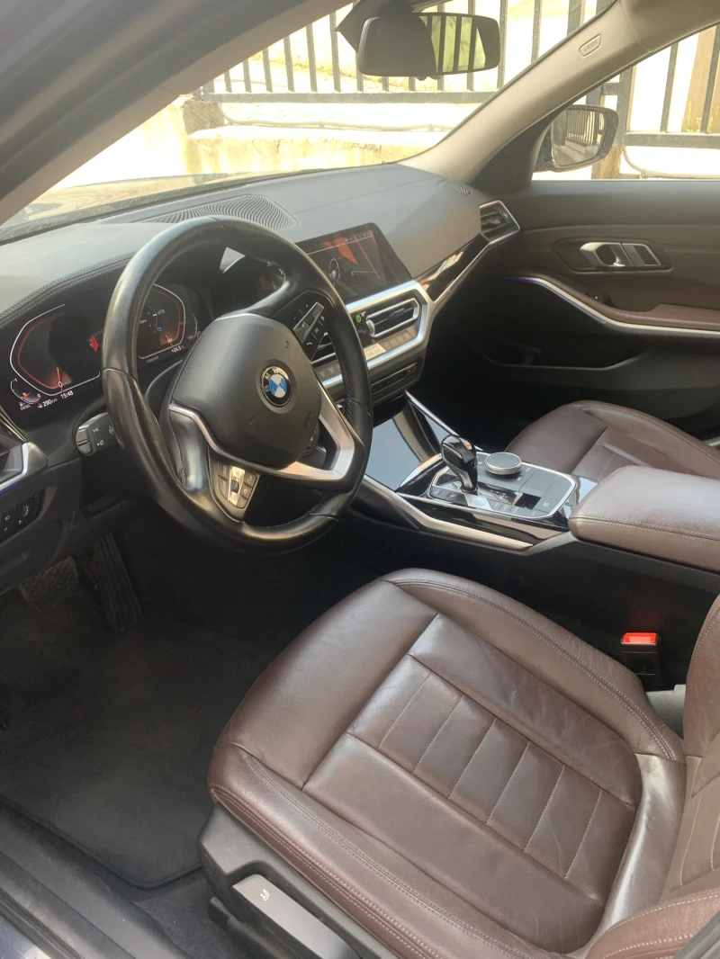 BMW 320 xDrive Luxury Line, снимка 6 - Автомобили и джипове - 52126778