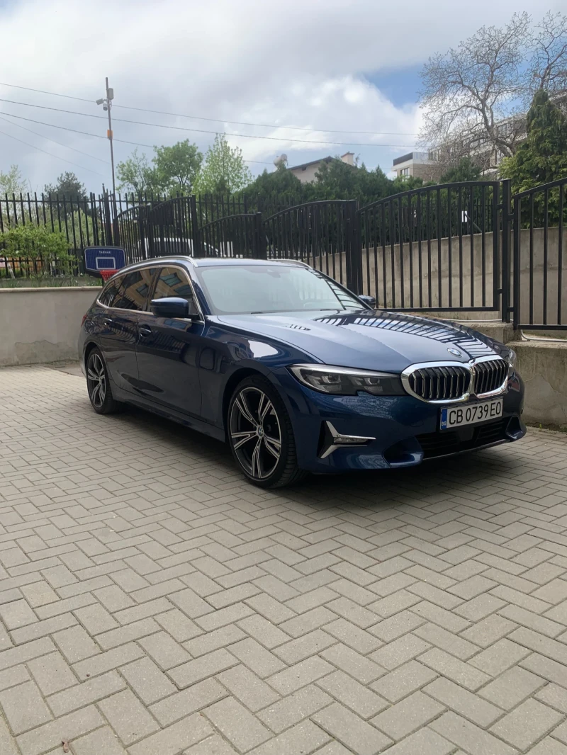 BMW 320 xDrive Luxury Line, снимка 3 - Автомобили и джипове - 52126778