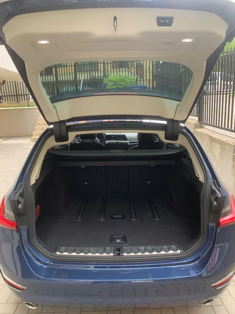 BMW 320 xDrive Luxury Line, снимка 15 - Автомобили и джипове - 52126778