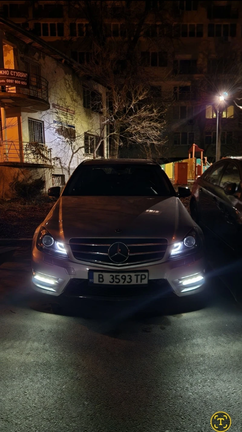 Mercedes-Benz C 320, снимка 3 - Автомобили и джипове - 52660378