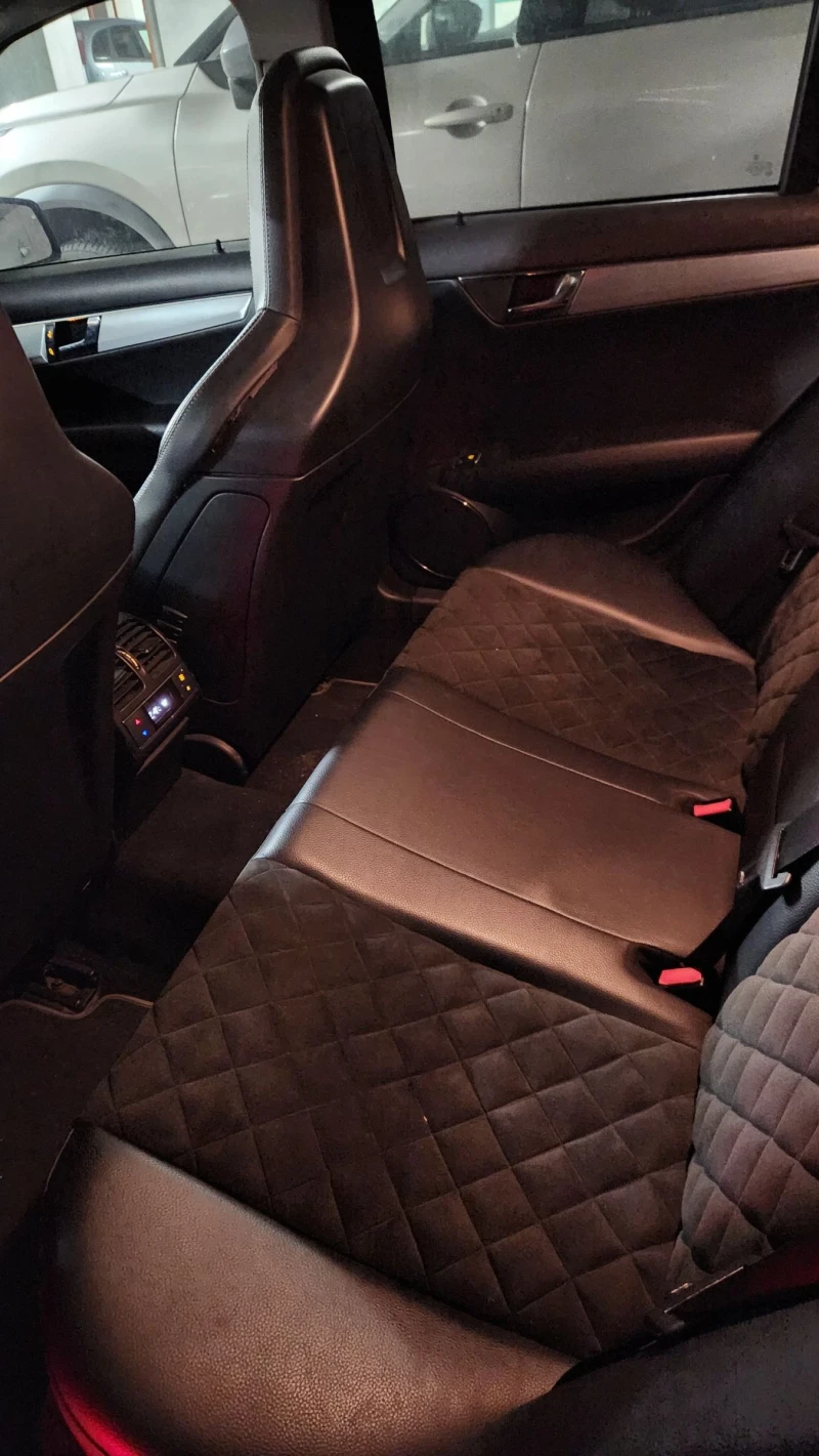 Mercedes-Benz C 320, снимка 9 - Автомобили и джипове - 52660378