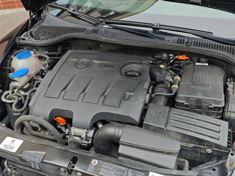 Skoda Octavia 1.6TDI NAVI АВТОПИЛОТ КЛИМАТРОНИК, снимка 13 - Автомобили и джипове - 52996378