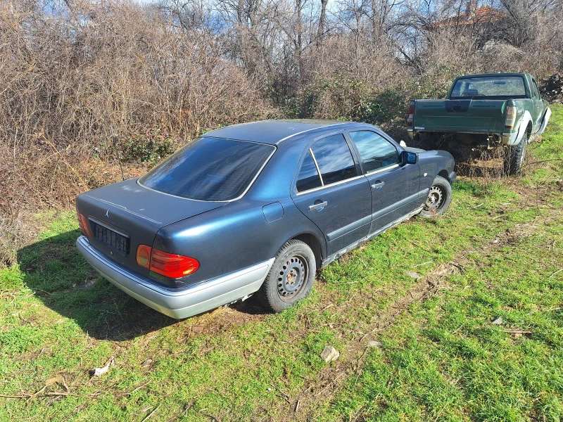 Mercedes-Benz E 300, снимка 5 - Автомобили и джипове - 53405097