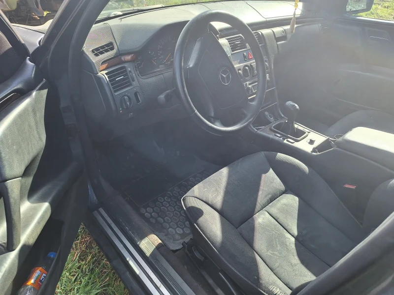 Mercedes-Benz E 300, снимка 2 - Автомобили и джипове - 53405097