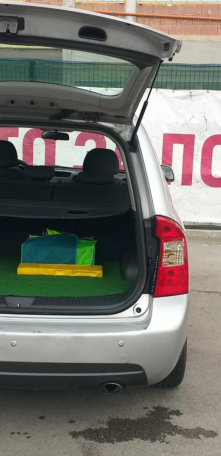 Kia Carens 2.0 CDTI, снимка 4 - Автомобили и джипове - 55064261