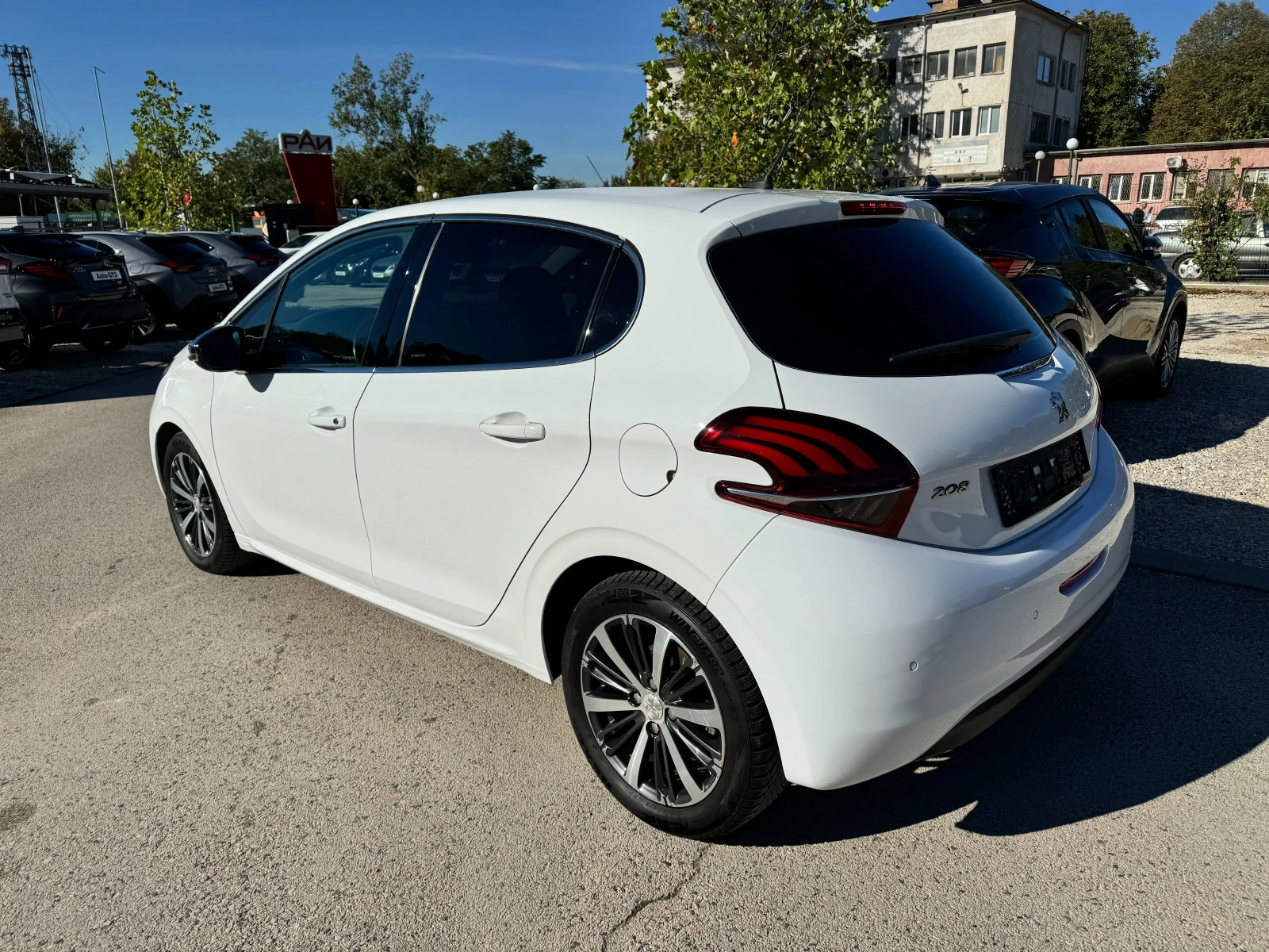 Peugeot 208 1.6D 100к.с FACE 2016г. - изображение 6