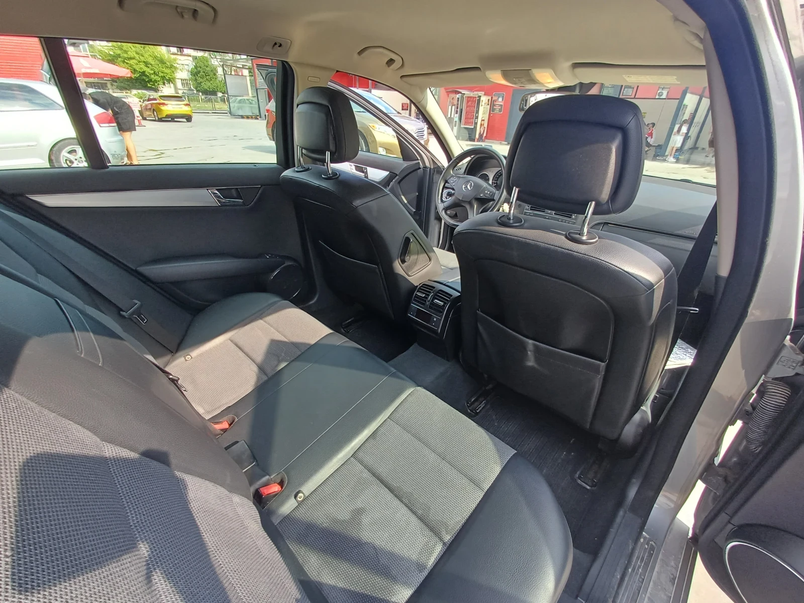 Mercedes-Benz C 320  - изображение 10