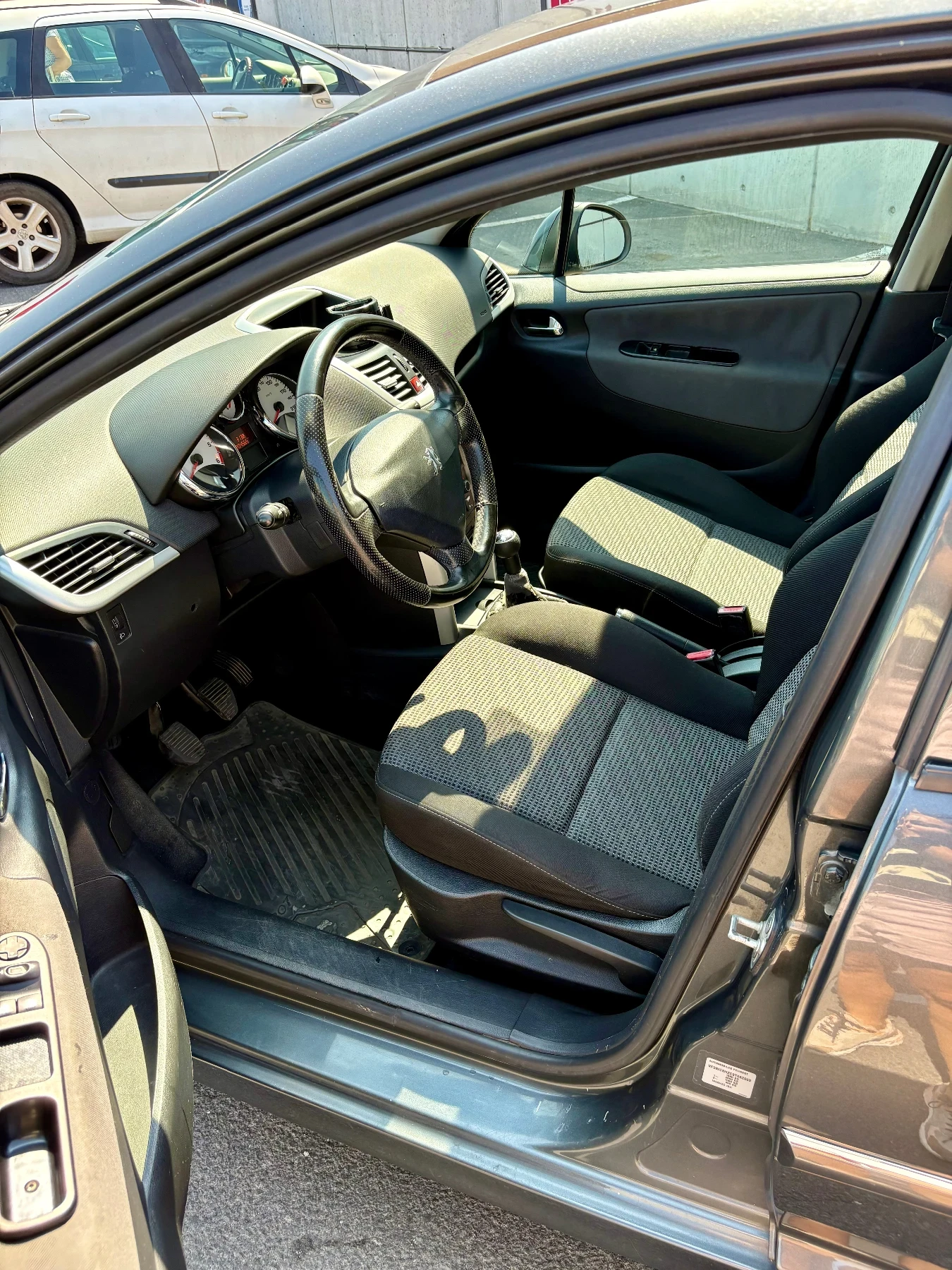 Peugeot 207 1.4 HDi 70 к.с Euro4 2010 - изображение 10
