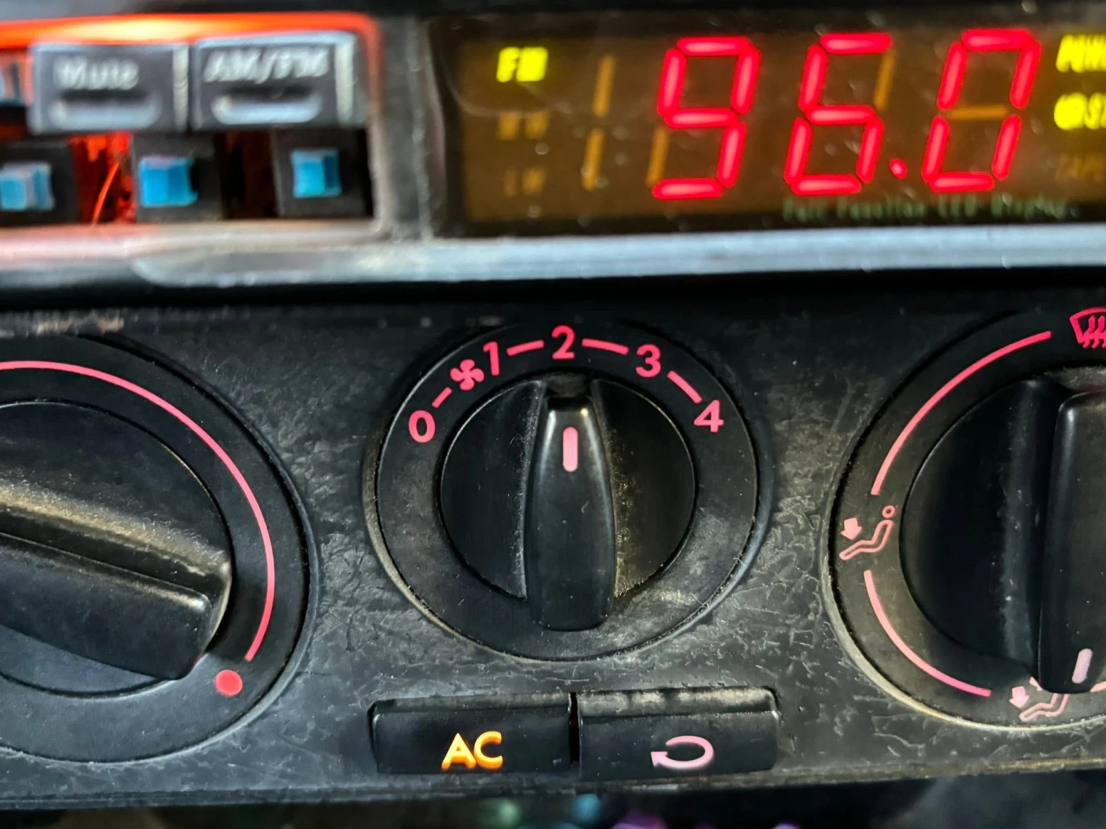 VW Golf 1.6i  | Mobile.bg   11