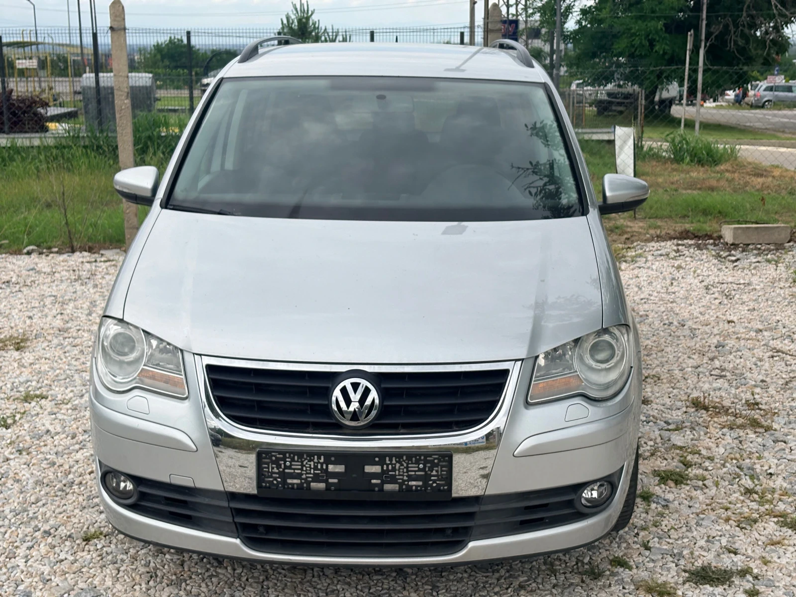 VW Touran 1.9 TDI 105 кс Feys 2010г Сервизна История , снимка 17 - Автомобили и джипове - 53031130