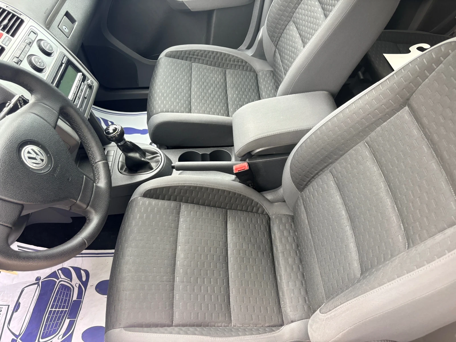 VW Touran 1.9 TDI 105 кс Feys 2010г Сервизна История , снимка 10 - Автомобили и джипове - 53031130