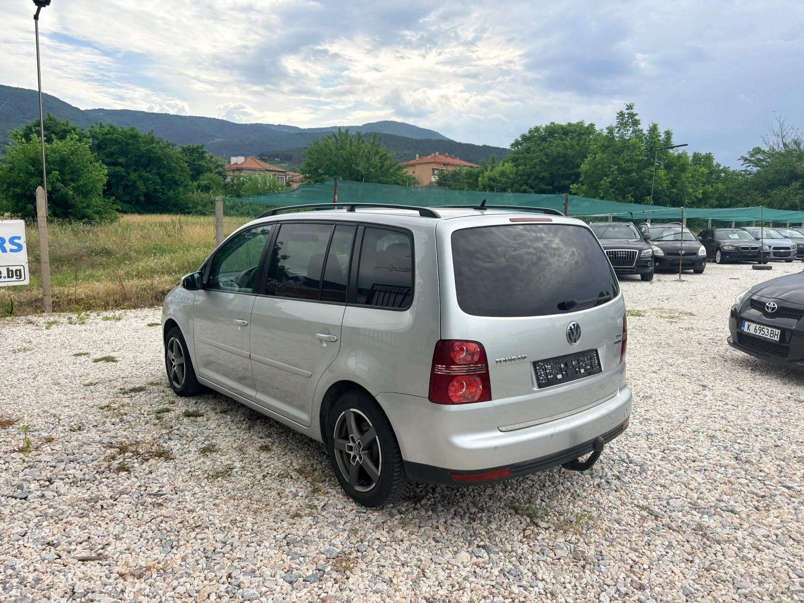 VW Touran 1.9 TDI 105 кс Feys 2010г Сервизна История , снимка 8 - Автомобили и джипове - 53031130