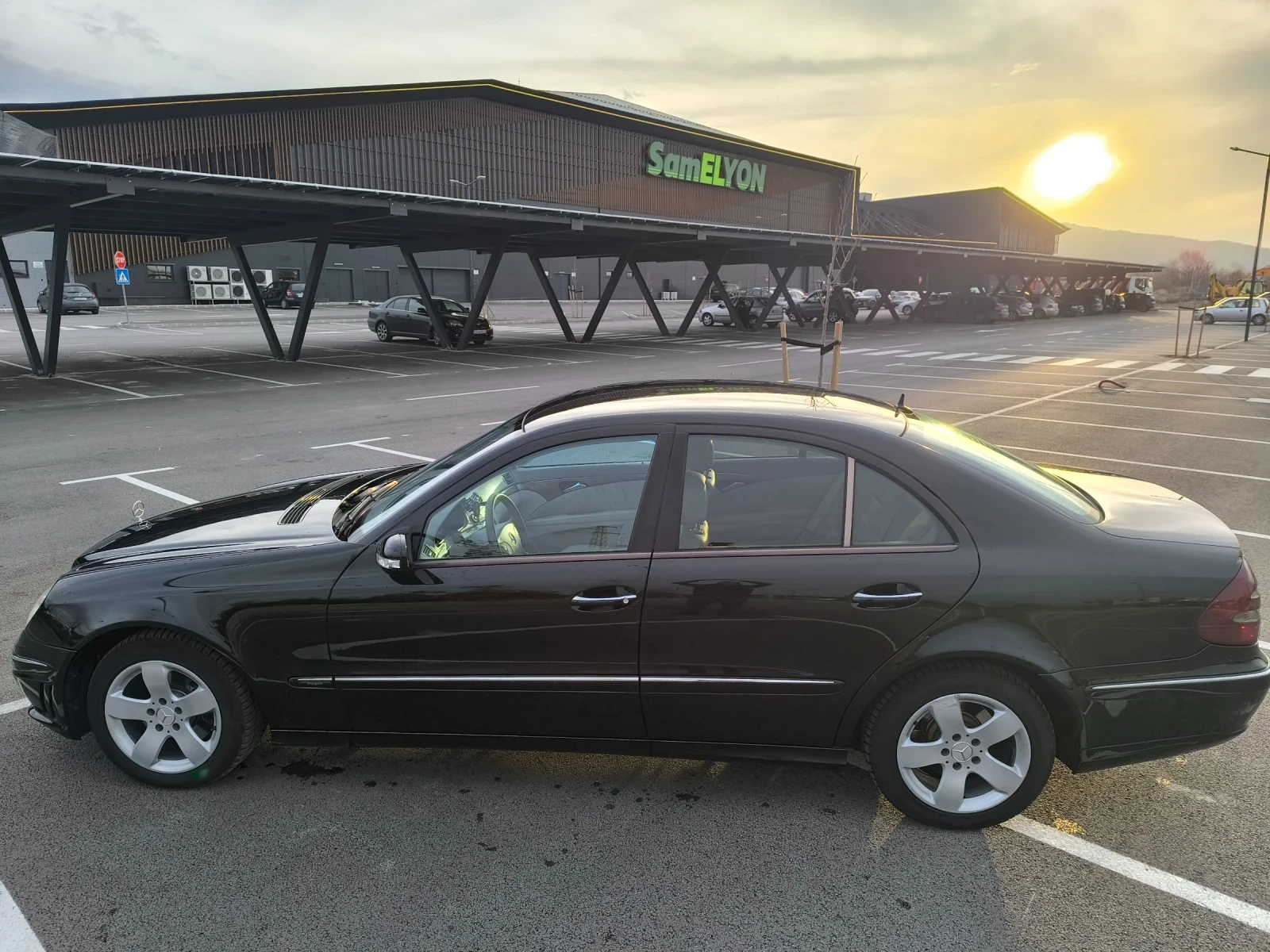 Mercedes-Benz E 280, снимка 3 - Автомобили и джипове - 53829803