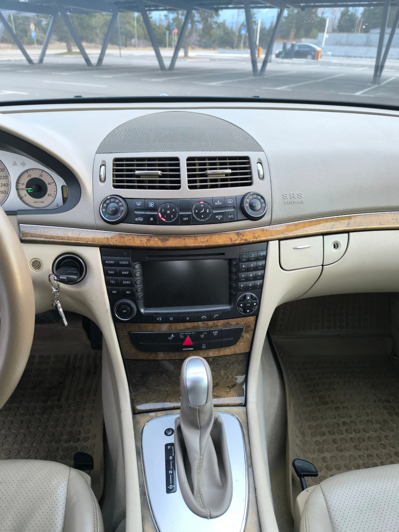 Mercedes-Benz E 280, снимка 17 - Автомобили и джипове - 53829803